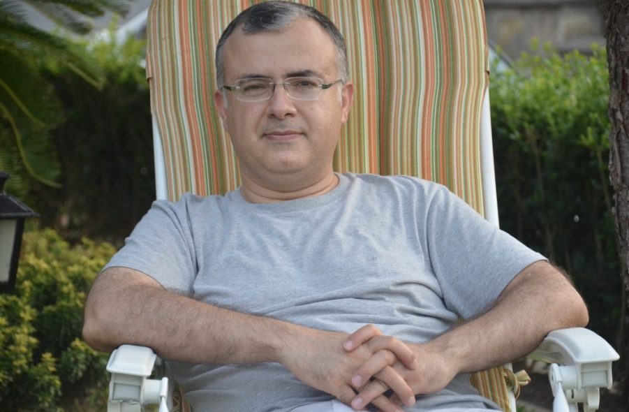 ELİNDE NEŞTERİ KALBİNDE İNSAN SEVGİSİ